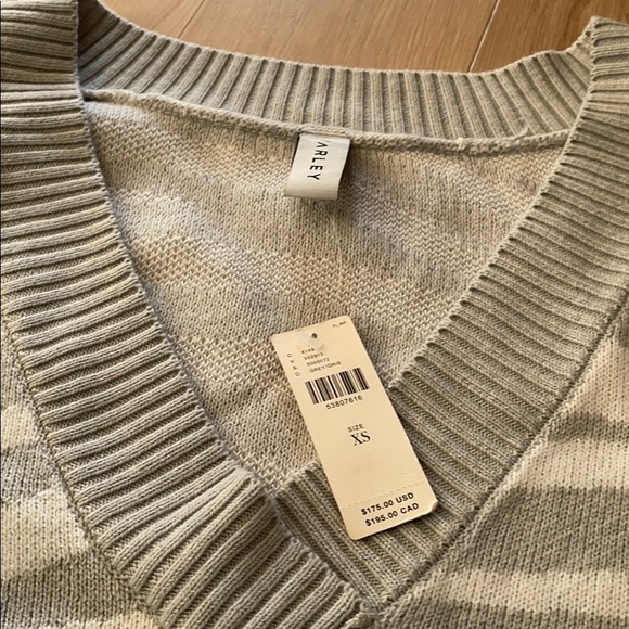 Brand new Varley V Neck Wool sweater - Picture 3 of 4